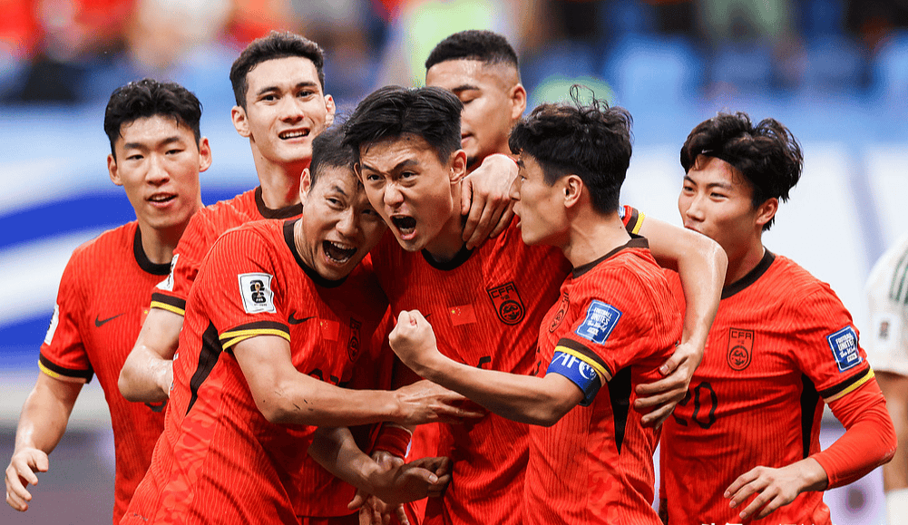 星空体育官网入口-国际足球赛场中国队大放异彩，引发热议
