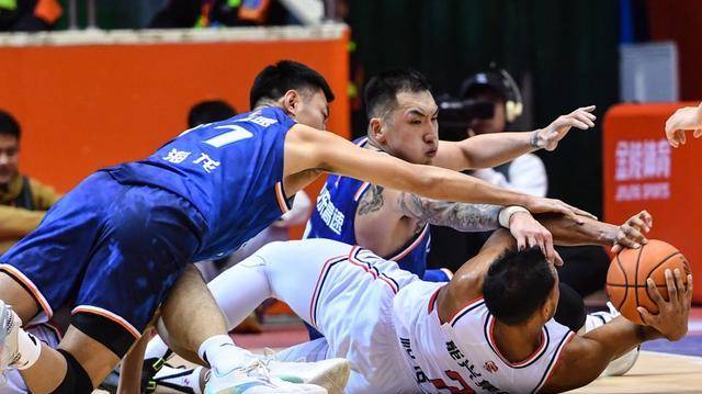 篮球联赛进入紧张阶段,球队备战季后赛 篮球联赛进入紧张阶段,球队备战季后赛