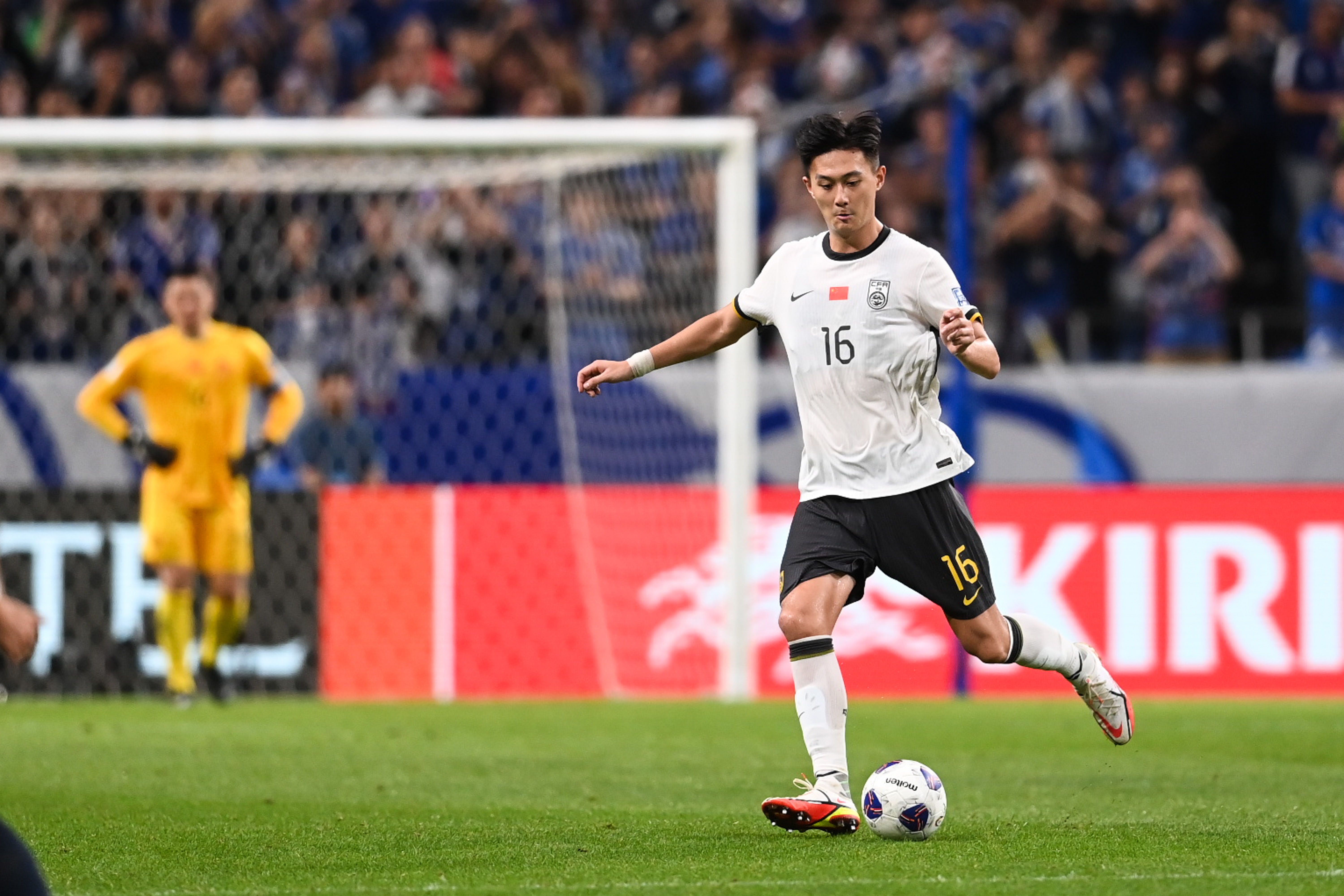 比赛中球员们拼尽全力,取得胜利 比赛中球员们拼尽全力,取得胜利