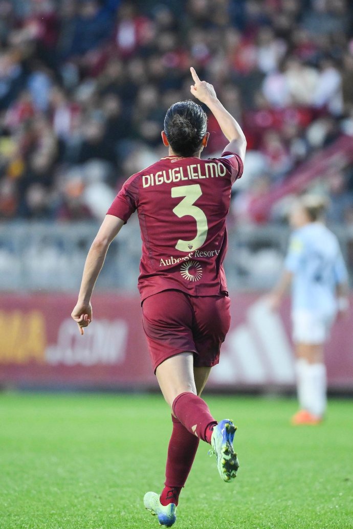 罗马队员不畏强敌,顽强抗争终获胜利 罗马队员不畏强敌,顽强抗争终获胜利