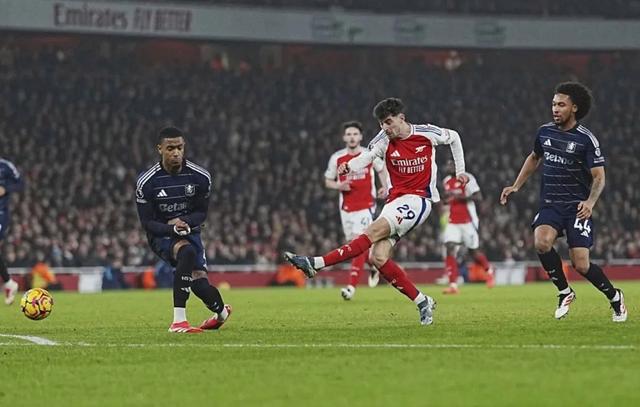 阿森纳后卫遭受连续伤病,后防稳定性成疑 阿森纳后卫遭受连续伤病,后防稳定性成疑