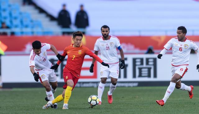 卡塔尔选手斩获男子400米跑银牌 卡塔尔选手斩获男子400米跑银牌