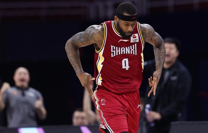 星空体育官网-联盟老将球员拿下生涯新高得分,帮助球队击败对手