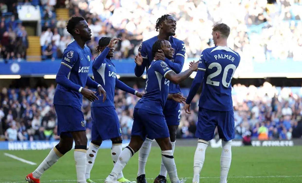 星空体育-切尔西主教练谈续约计划，球迷拭目以待！