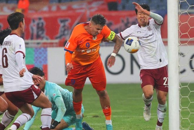 星空体育官方网站-山东鲁能获得胜利，球队士气高涨