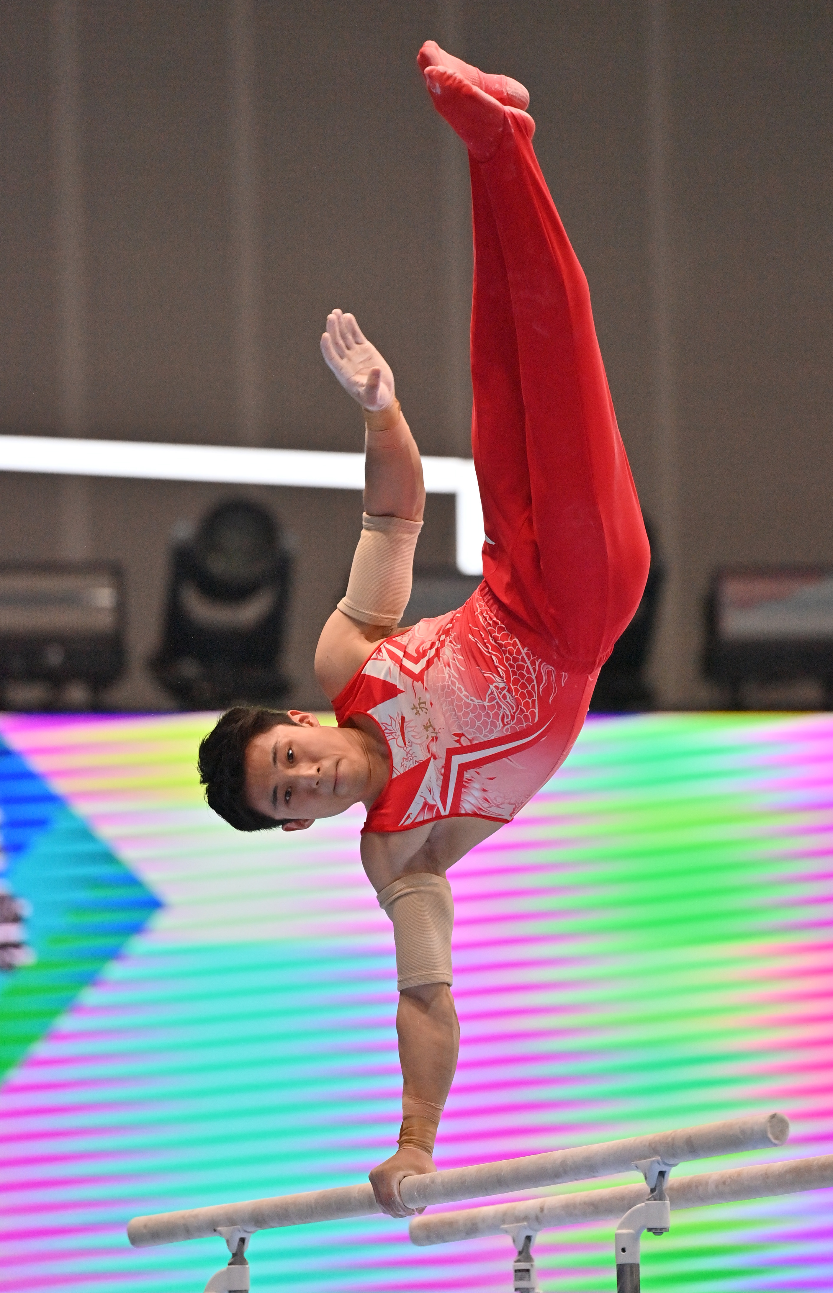 星空体育官网-体操比赛飞身搏击，飘过呼啸冠军跑