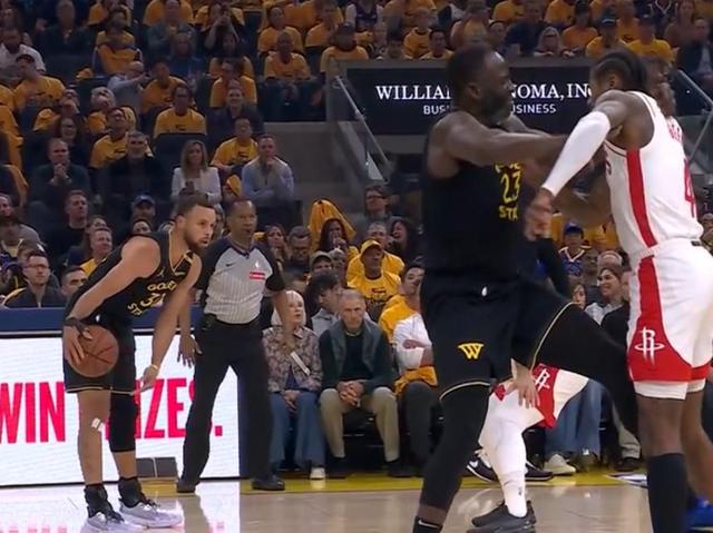 星空体育官方网站-NBA季后赛纷争不休，球队对抗火药味浓烈