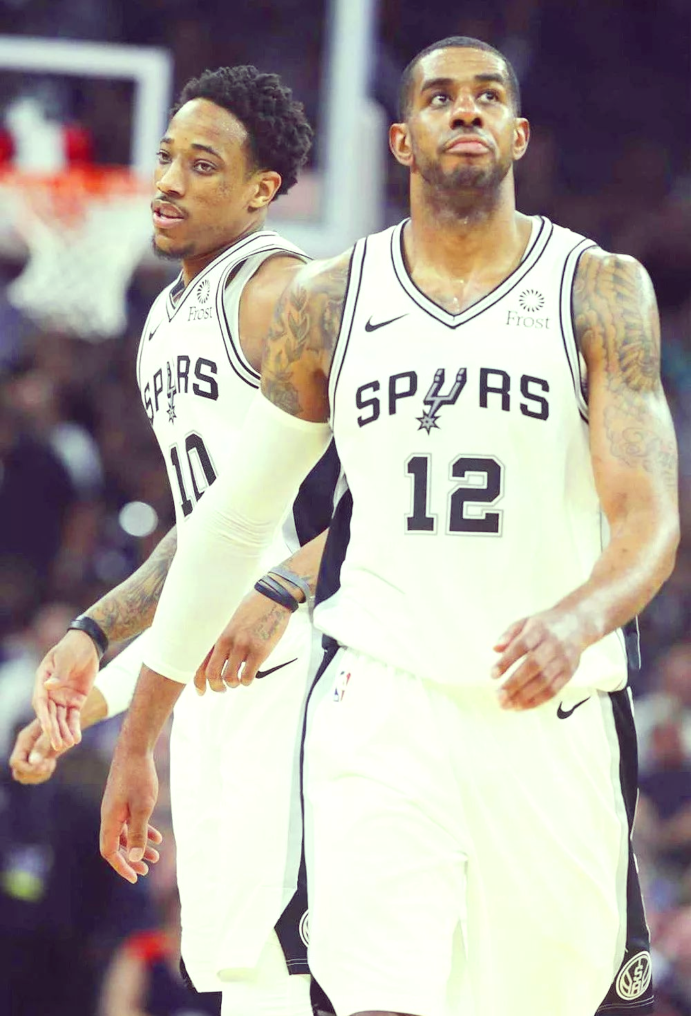 星空体育官方网站-马刺逆转战胜尼克斯，德罗赞贡献全场最高得分