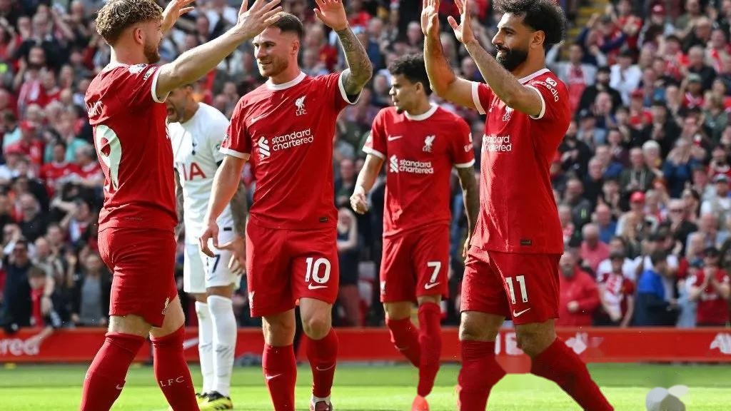 星空体育-斯旺西战胜热刺，实现英超保级的希望