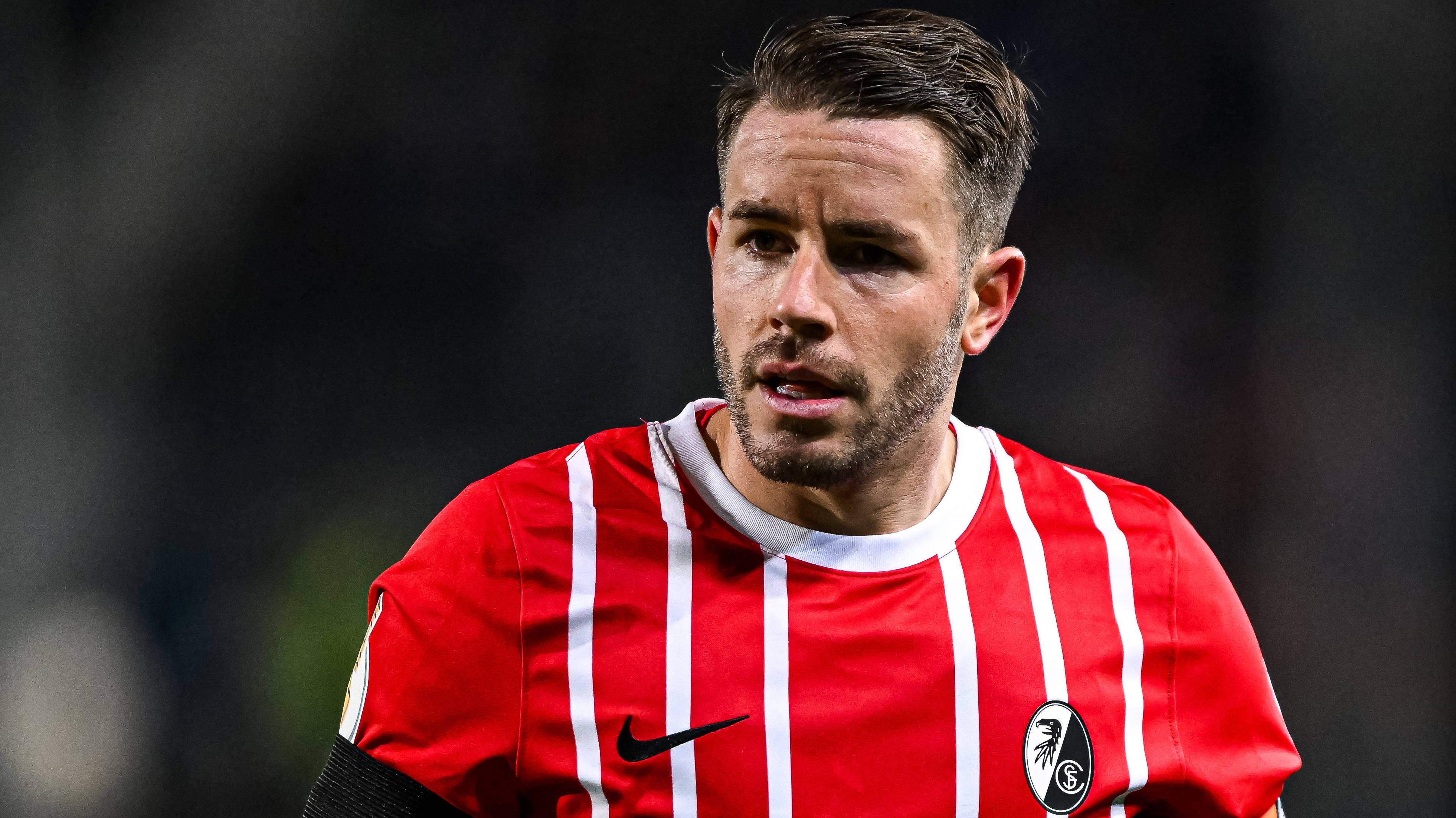 星空体育-法兰克福客场逼平对手，争夺欧战资格