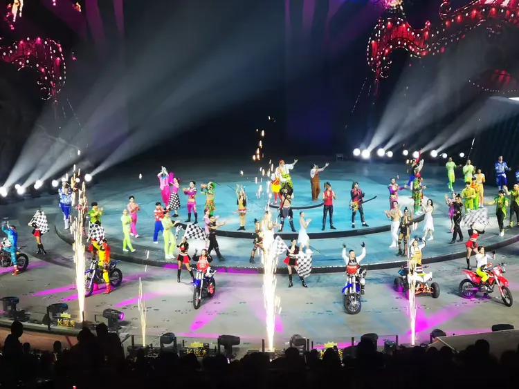 星空体育app-球场上的精彩表演震撼观众心灵