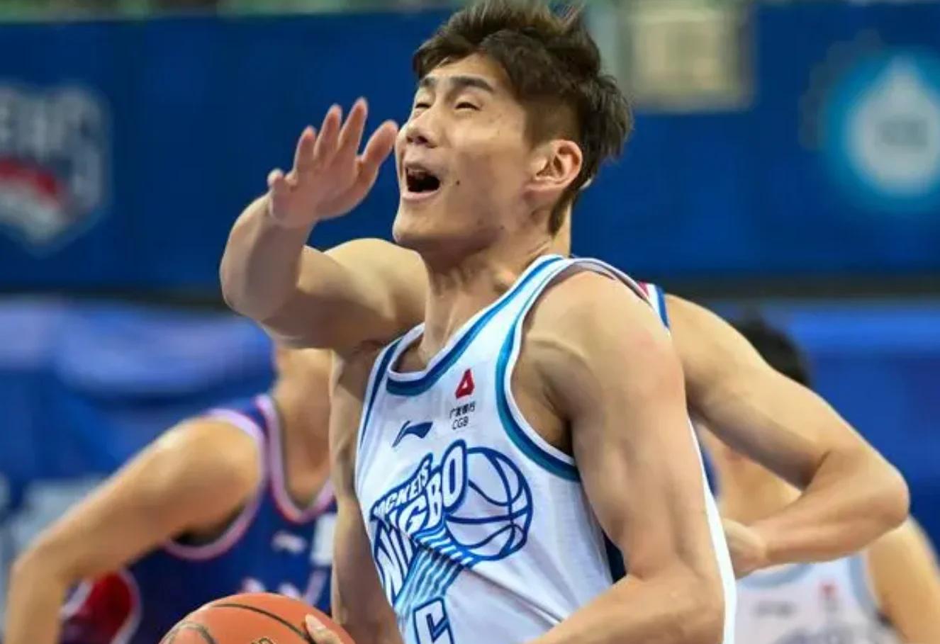 星空体育官网-纳坦诺在场上闪耀，助力球队取得胜利