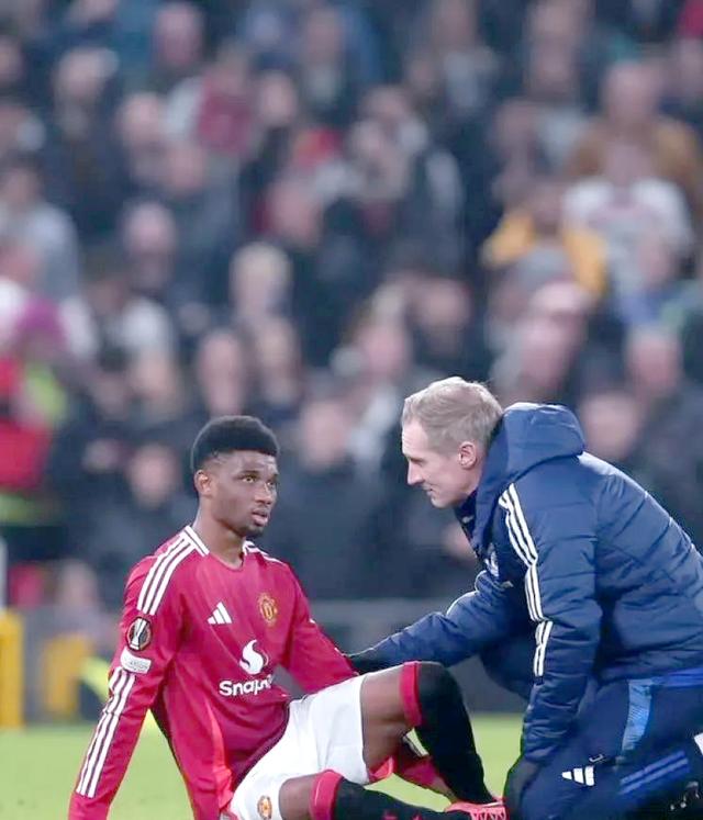 星空体育-曼联在关键比赛中取得胜利